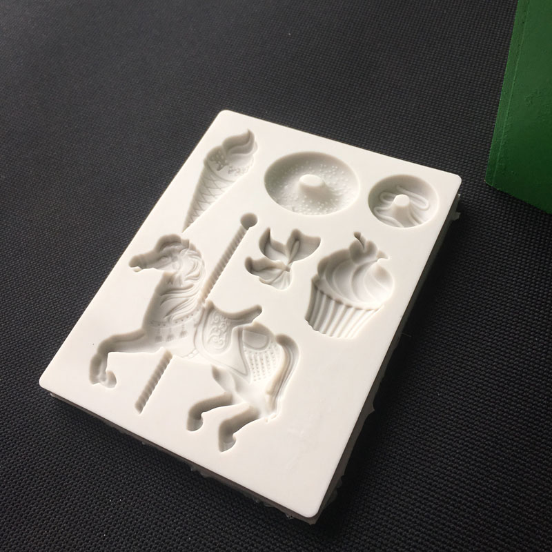 Trojan horse ice cream doughnu - مراجعة Donut Mold Silicone وسعره